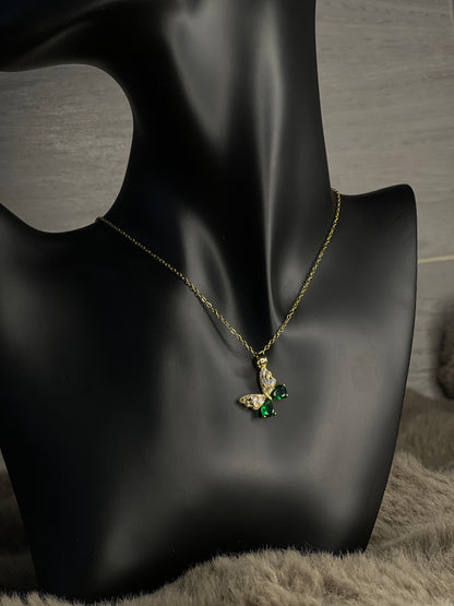 Collier papillon pierres vertes
