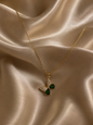 Collier papillon pierres vertes